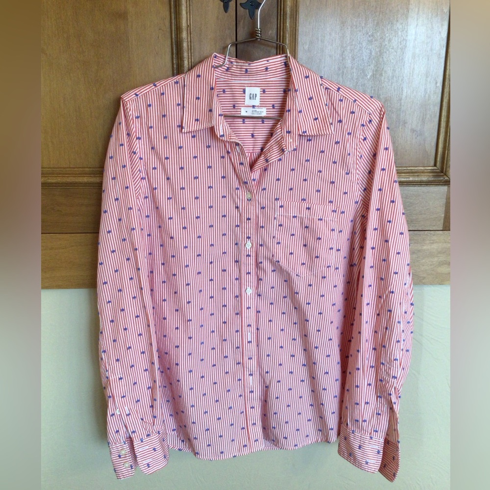 Gap fitted boyfriend shirt M button down